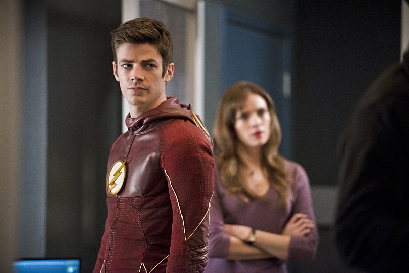 New Stills Show [spoiler] Seeing The Flash Unmasked Geekfeed
