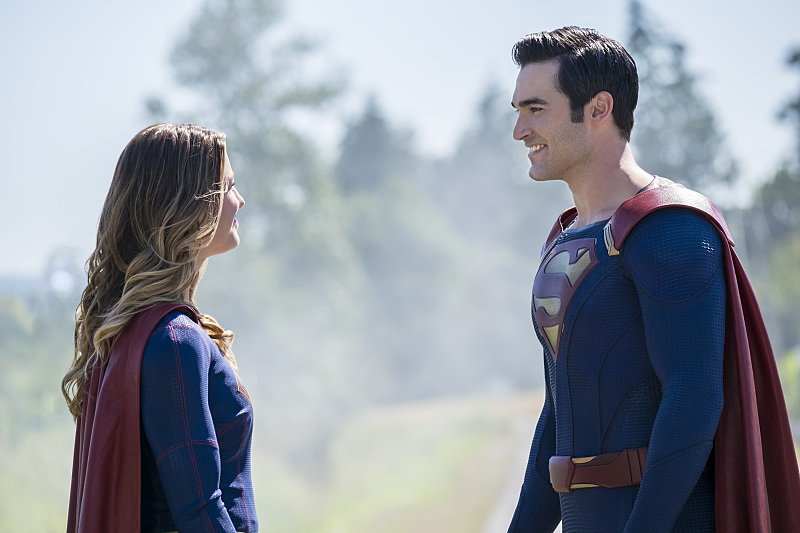 Supergirl and Superman Supergirl Season 2 Supergirl Takes Off in Season 2 Teaser & Images