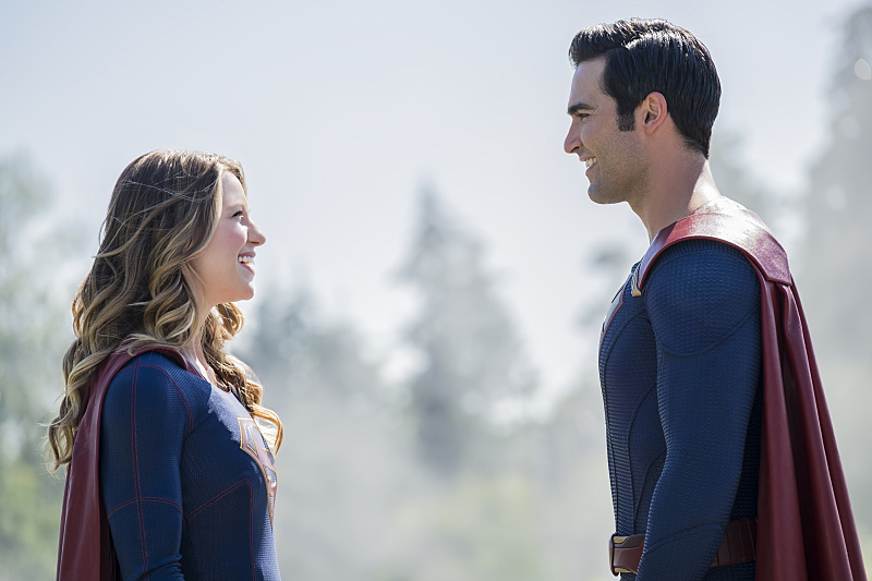 Superman and Supergirl Supergirl Season 2 Supergirl Takes Off in Season 2 Teaser & Images