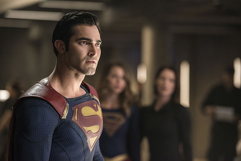 Superman at DEO Supergirl Season 2 Supergirl Takes Off in Season 2 Teaser & Images