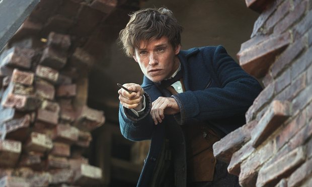 Fantastic Beasts 2: First Look at Newt as a Hogwarts Student