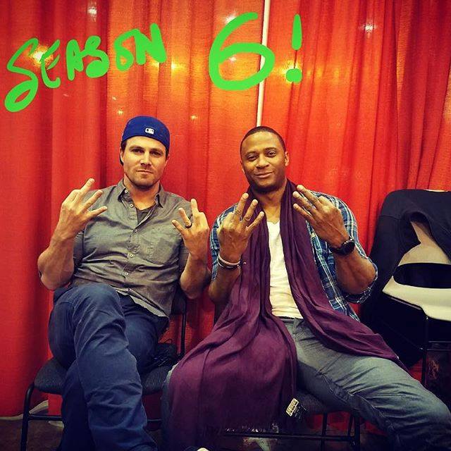 Stephen Amell and David Ramsey