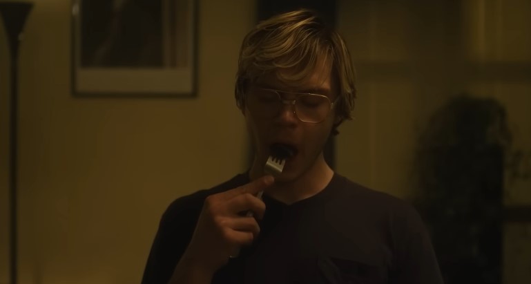 Evan Peters is an American Cannibal in Trailer for Dahmer – Monster: The Jeffrey Dahmer Story